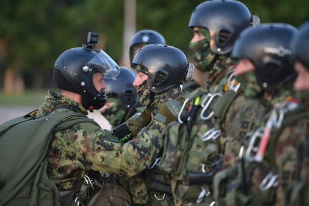 Stefanović o elitnim jedinicama i modernizaciji srpske vojske!