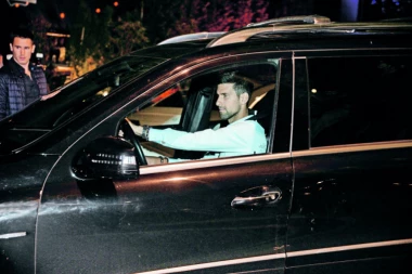 Đoković se provodio uz Anu Nikolić: Novak lumpovao bez Jelene na splavu!