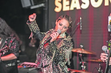 (FOTO) ANU NIKOLIĆ RAZAPELI NA KRST ZBOG OVE FOTKE! Da li imaš ogledalo? Na šta ličiš?! - PLJUŠTE NAJGNUSNIJE UVREDE, A EVO I ZBOG ČEGA!