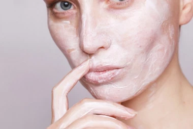 (RECEPT) UKLONITE MITISERE I FLEKE: Napravite same efikasno SREDSTVO za čišćenje lica!