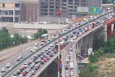 Beograd u kolapsu: Svuda gužve, saobraćaj stoji