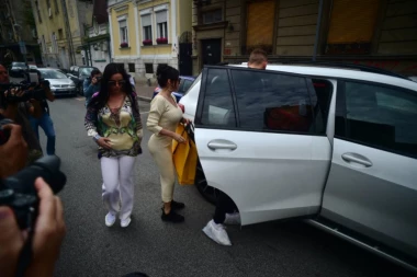 (FOTO) KAKVA LINIJA! Bogdana Ražnatović nakon samo 7 nedelja od porođaja OSTAVILA SVE BEZ TEKSTA! Ovakvu transformaciju još niste videli!