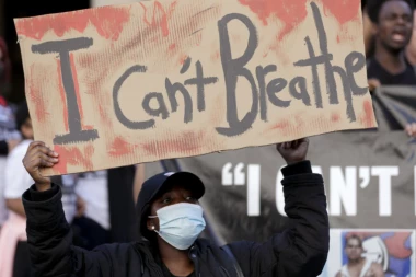 Haos u Londonu! Sukobi kod rezidencije premijera, policajac oboren s konja