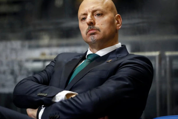 (FOTO) MUKE ZA OBRADOVIĆA: Zvezdino OGROMNO letnje pojačanje IZNETO sa parketa protiv Cibone!