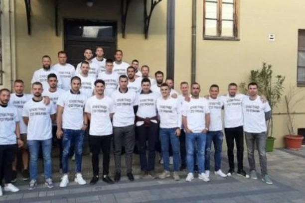 (FOTO) Bivši fudbaleri Borca počeli štrajk glađu, podržao ih Nemanja Matić