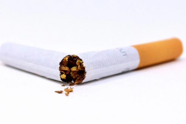 Mit je da ljudi ostave pušenje čim registruju zdravstvene probleme – Kako to promeniti