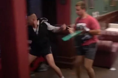 Haos u pabu: Pobili se Brendon i Orozović, zadrugar pao na motor!