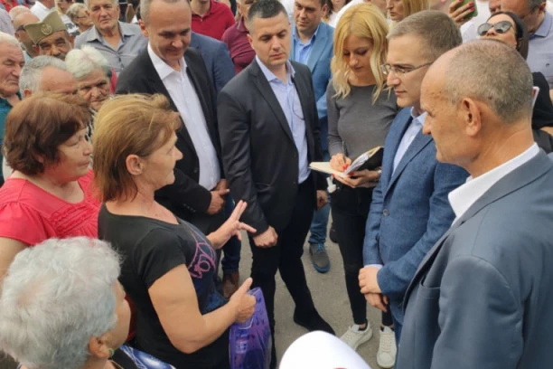 (FOTO) STEFANOVIĆ U SURČINU: Nastavićemo sa ulaganjima