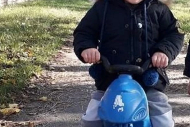 (FOTO) Da srce prepukne! Ovo je mali Filip koji je nastradao kada je na njega kvadom naleteo komšija!