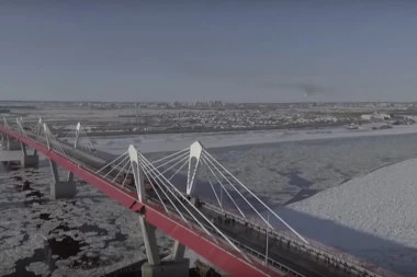 (VIDEO) ČUDO NEVIĐENO: Objavljen snimak prvog mosta koji povezuje Rusiju i Kinu!