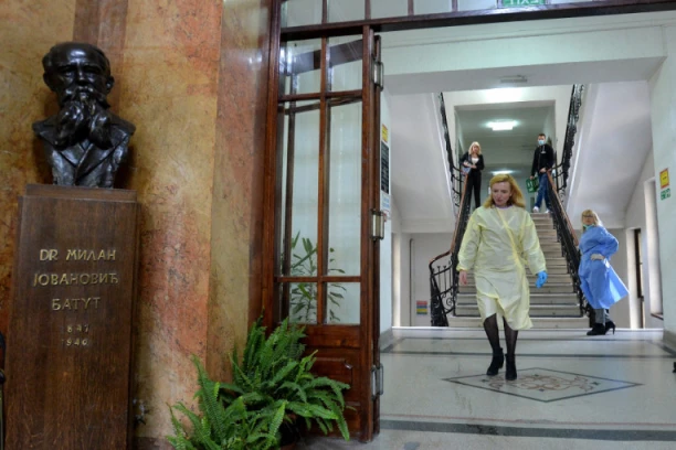 "BATUT" SE HITNO OGLASIO! MALE BOGINJE STIGLE U SRBIJU - Zaraženo dete u bolnici, sa ovim SIMPTOMIMA odmah kod lekara!