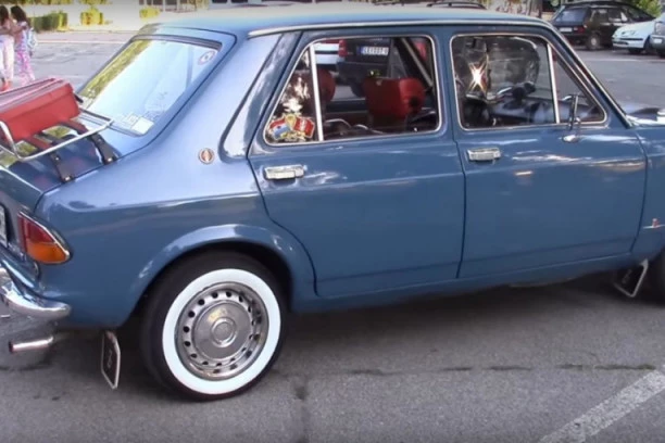 HIT AUTO-OGLAS U NEMAČKOJ: Švaba prodaje "keca", a od cene će vam se ZAVRTETI  U GLAVI!