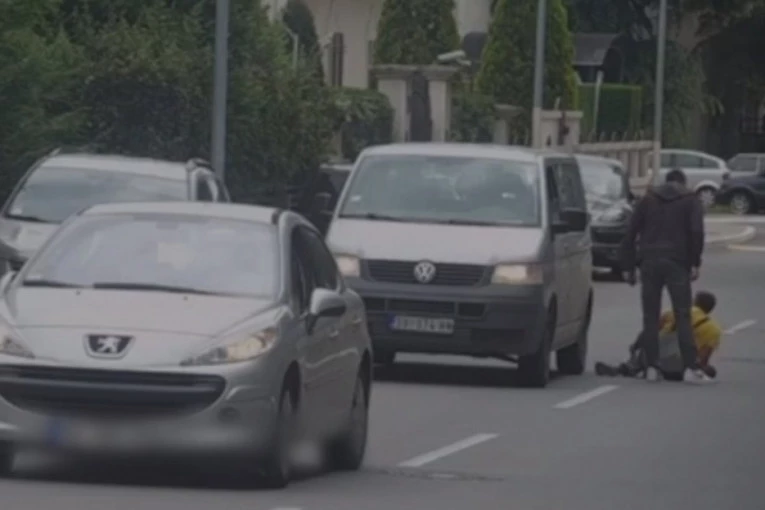 (VIDEO) Jeziva tuča na Dedinju: Preprečio mu put i nogama odvalio bubrege