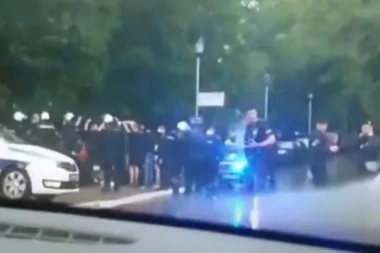 (VIDEO) Počelo je: Sukob "Delija" i "Grobara" - intervenisala policija!