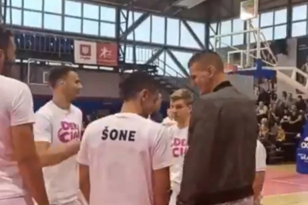 (VIDEO) Jokić u Beogradu: NBA zvezda nije htela da propusti Milojevićev oproštaj - dileme oko "kilograma i pločica" više nema!