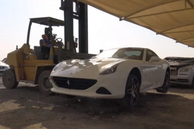 (VIDEO) Pogledajte kako izgleda luksuzni auto-otpad u Dubaiju