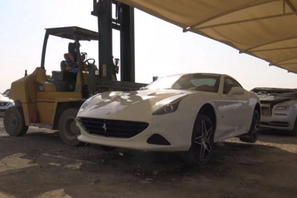 (VIDEO) Pogledajte kako izgleda luksuzni auto-otpad u Dubaiju