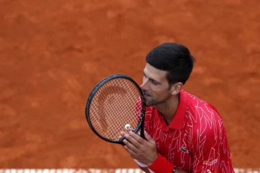 (FOTO) Lik teniskog čudotvorca i Ostrog čuvaju Beograd!