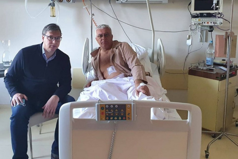 Vučić u bolnici posetio Andriju Mandića