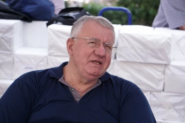 BABIĆ SE OBESIO O RADIJATOR ZBOG NJEGA?! Šešelj ponovo ŠOKIRAO: Kinjio sam ga do iznemoglosti!