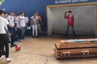 (VIDEO) JEZIVO! Policija u Meksiku ubila maloletnika (16): Na sopstvenoj sahrani dao je poslednji gol u karijeri!