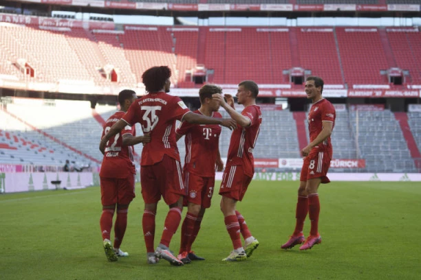 (FOTO,VIDEO) Surova dominacija Bajerna: U Minhenu se slavi 8.titula prvaka Nemačke zaredom, 30. u istoriji!