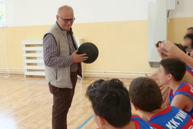 (FOTO) Vesić: Umka dobila fiskulturnu salu nakon 40 godina čekanja