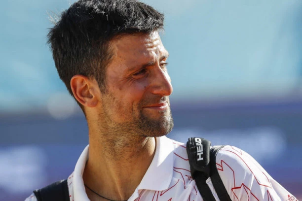 (VIDEO) Đokovića preplavile emocije: Najbolji teniser sveta se setio detinjstva i rasplakao pred punim tribinama!