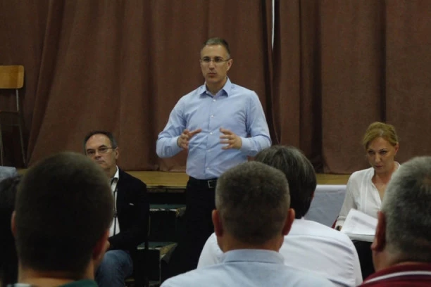 KAMPANJA SNS! Stefanović na Voždovcu: Vlast koja neće da sluša šta narod želi, ne može da dobije podršku