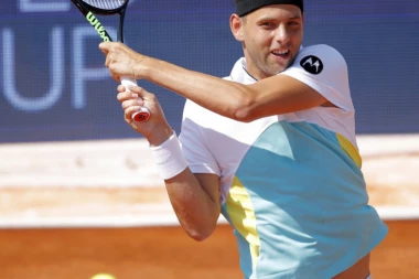 Krajinović spasao dve meč lopte, pa porazio Baeza!