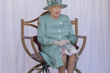 KRALJICA ELIZABETA NEPOKRETNA? Procurile informacije -  neće pojaviti na otvaranju parlamenta