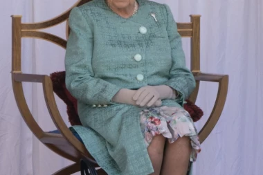 PRELAZI NA RAD OD KUĆE: Vremešna kraljica Elizabeta (95) napušta Bakingemsku palatu