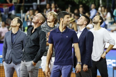 Emotivni Novak: Mi smo veliki rivali na terenu, ali hvala vam na ovome!