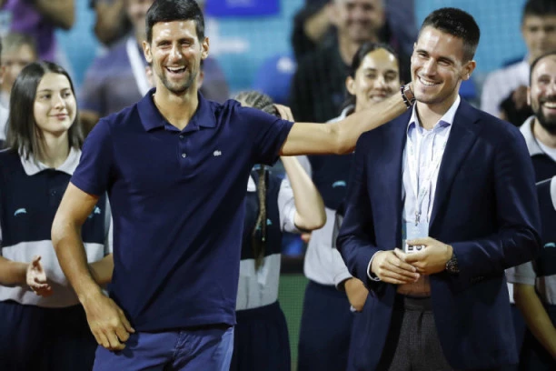 ĐOKOVIĆI ZAPALILI U TOPLIJE KRAJEVE! Snajka objavila kako provode vreme! (FOTO)