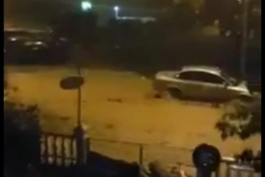 (VIDEO) Stravično nevreme pogodilo Trstenik: Ulicama tekle reke
