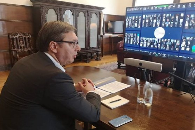 (FOTO) Vučić putem video linka sa Romima: Prvi predsednik u istoriji Srbije koji je došao na politički dijalog