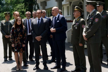 Ministar Vulin otvorio dva nova pogona u kruševačkom "Trajalu"