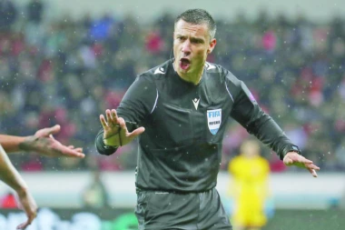 Oprošten mu skandal: Vinčić pao s Ajfonkom, a u sredu opet deli pravdu!