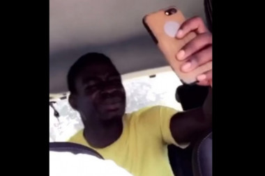 (VIDEO) Potpuni hit! Pogledajte kako stranac đuska i veseli se uz srpsku pesmu "Crni sin"!