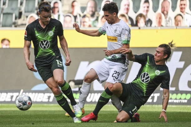 (VIDEO) Gladbah lagano sa "vukovima" u derbiju, velika borba za LŠ!