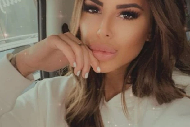 (FOTO 18+) RASČEPILA SE NA KREVETU KO OD MAJKE ROĐENA: Objavljena eksplicitna fotografija Zoranah, grudi i polni organ IZBIJAJU OČI!