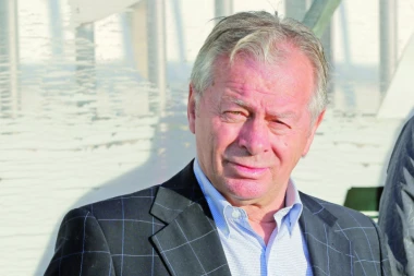 (FOTO) NIJE ZA ONE SA SLABIM SRCEM: Supruga i sin se potresnom čituljom oprostili od voljenog Petka!