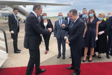 Neka je večna slava herojima: Dačić i Lavrov položili vence na Groblju oslobodilaca Beograda