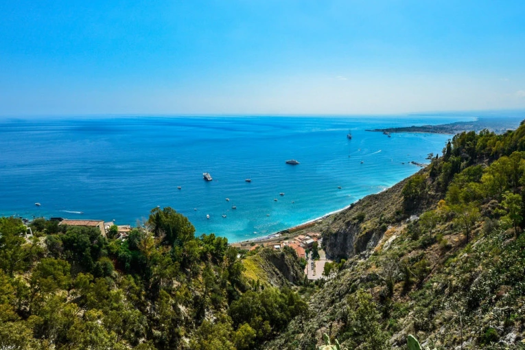SRPKINJA SPASLA ČOVEKA NA SICILIJI! Pozlilo mu je na plaži, ona odmah odreagovala!