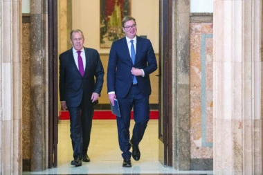 Lavrov upozorio Vučića: Nemci spremaju rezoluciju o Srebrenici!
