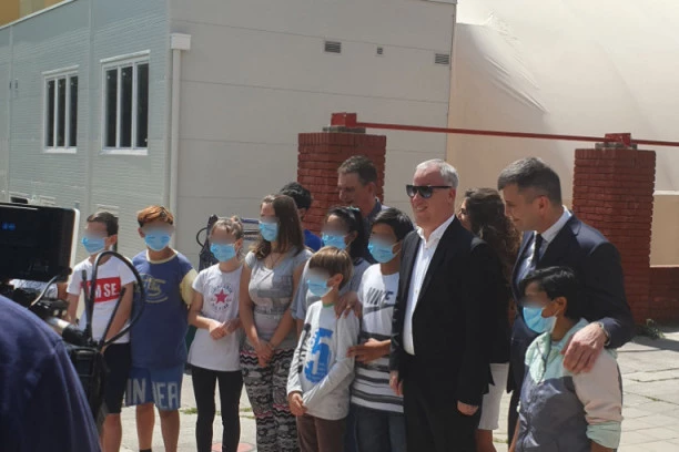 VELIKO SRCE SAŠE MATIĆA: Pevač donirao 2 miliona za sportski balon namenjen nezbrinutoj deci