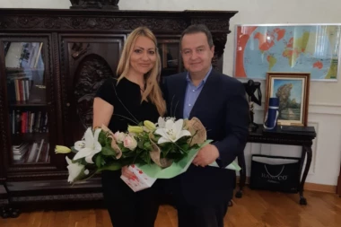 (FOTO) DŽENTLMENSKI GEST DAČIĆA: I pored državnh obaveza iznenadio suprugu povodom 27 godina braka