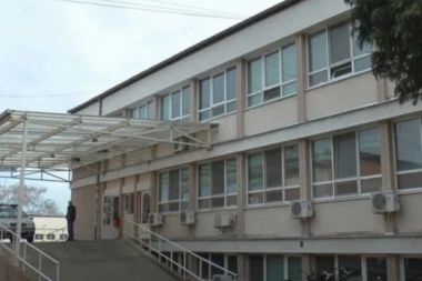 BRUKA I SRAMOTA! Dežurni lekar u Bečeju odbio da pregleda dete (6)! OTAC: Prijaviću ga svakoj inspekciji u ovoj zemlji!