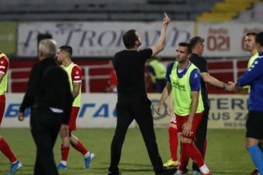 (FOTO,VIDEO) HAOS U NOVOM SADU: Opšta tuča igrača Partizana i Vojvodine posle meča, Lalatovićev srednji prst "Grobarima"!