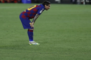 (VIDEO) Mesi kakvog do sada nismo videli: Besni Argentinac umalo da se potuče na terenu